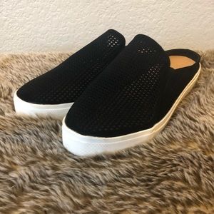 Universal threads slip on shoes